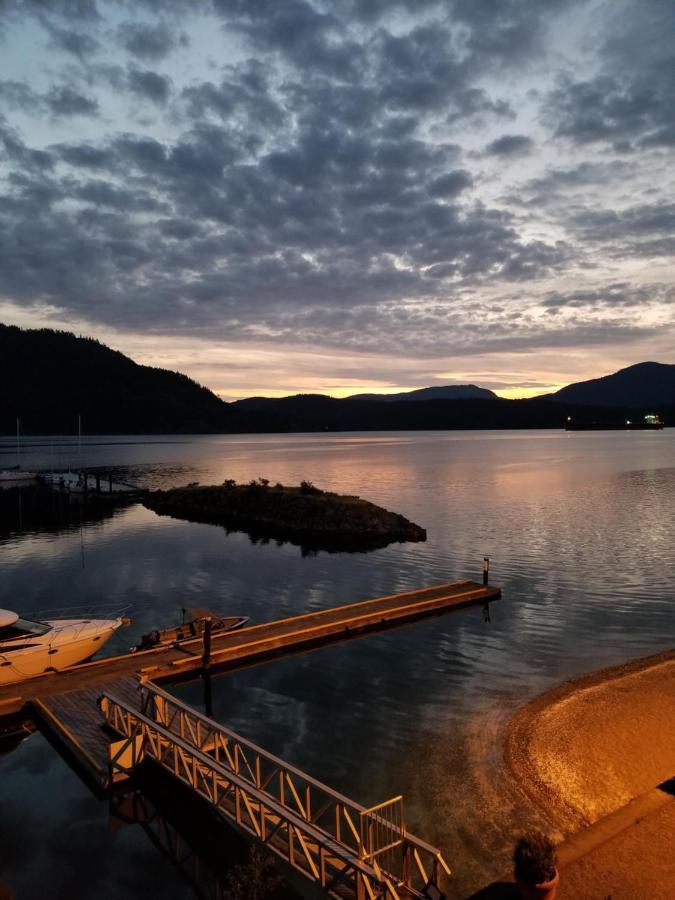 Oceanfront Suites At Cowichan Bay Exteriör bild