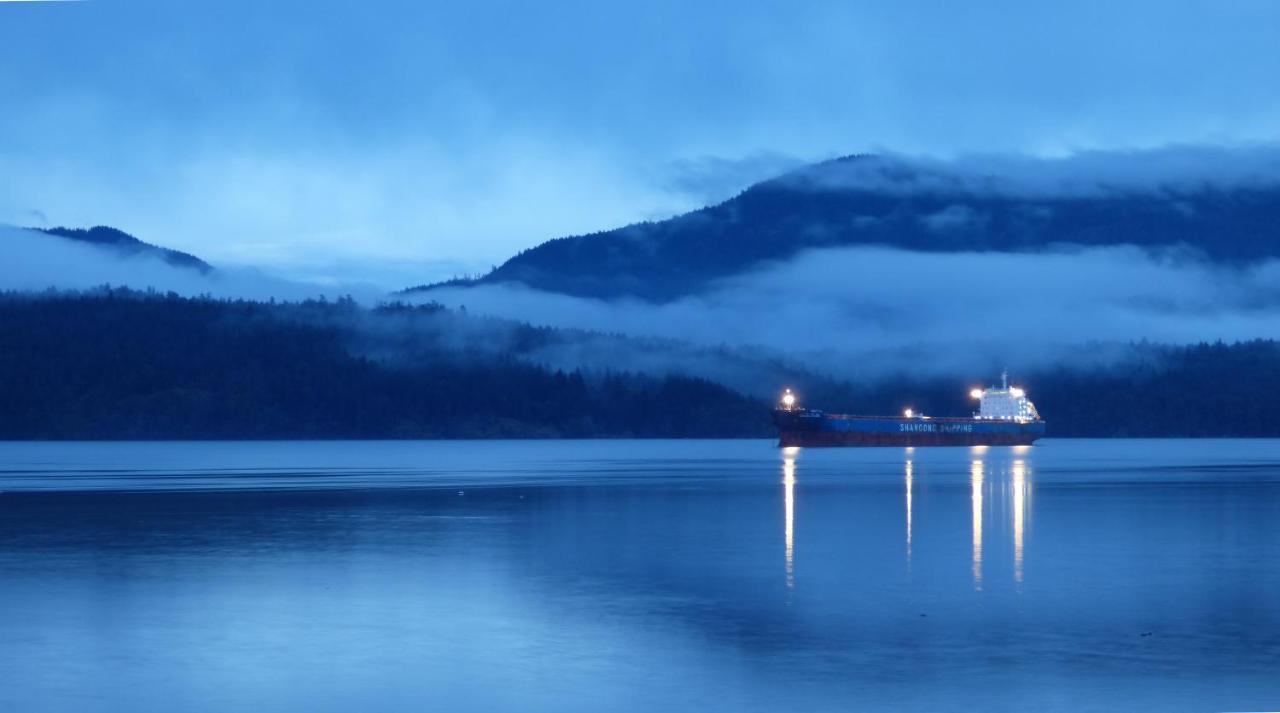 Oceanfront Suites At Cowichan Bay Exteriör bild
