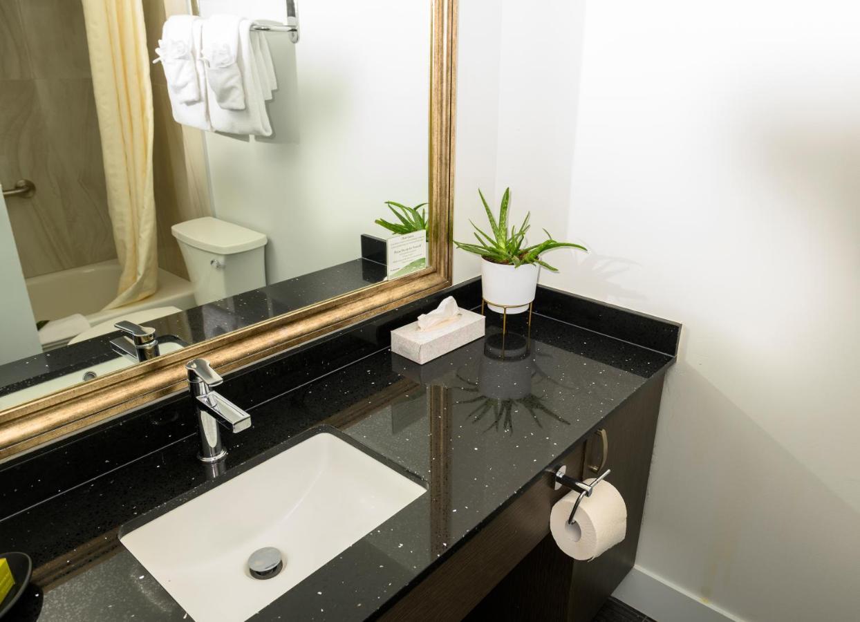 Oceanfront Suites At Cowichan Bay Exteriör bild